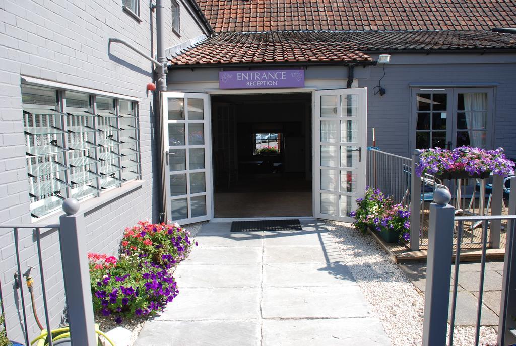The Angel Inn วอร์มินสเตอร์ ภายนอก รูปภาพ