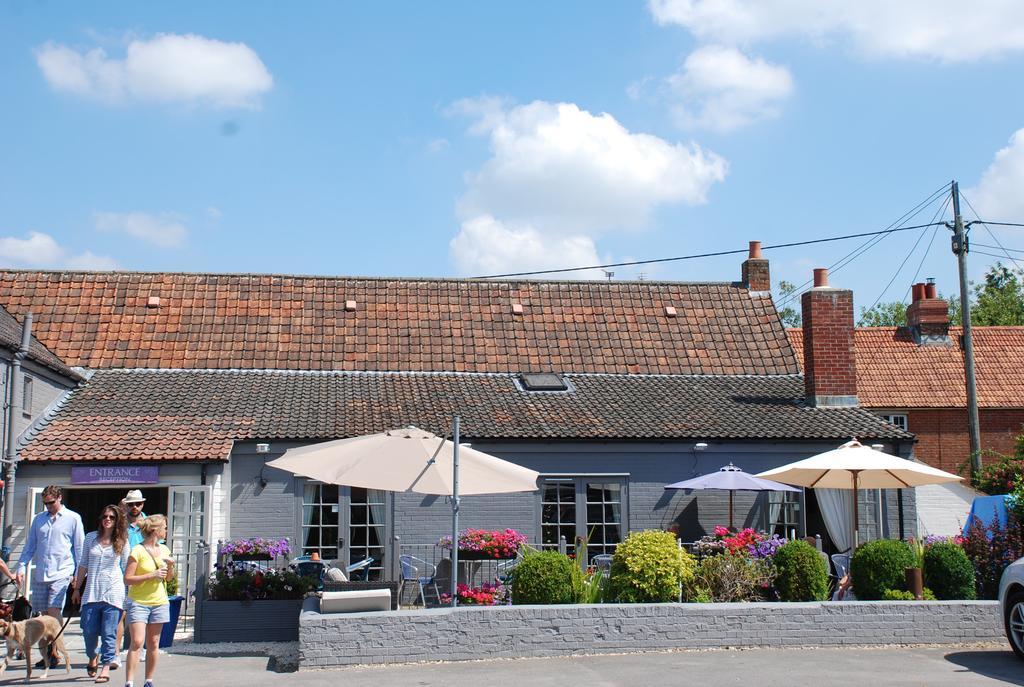 The Angel Inn วอร์มินสเตอร์ ภายนอก รูปภาพ
