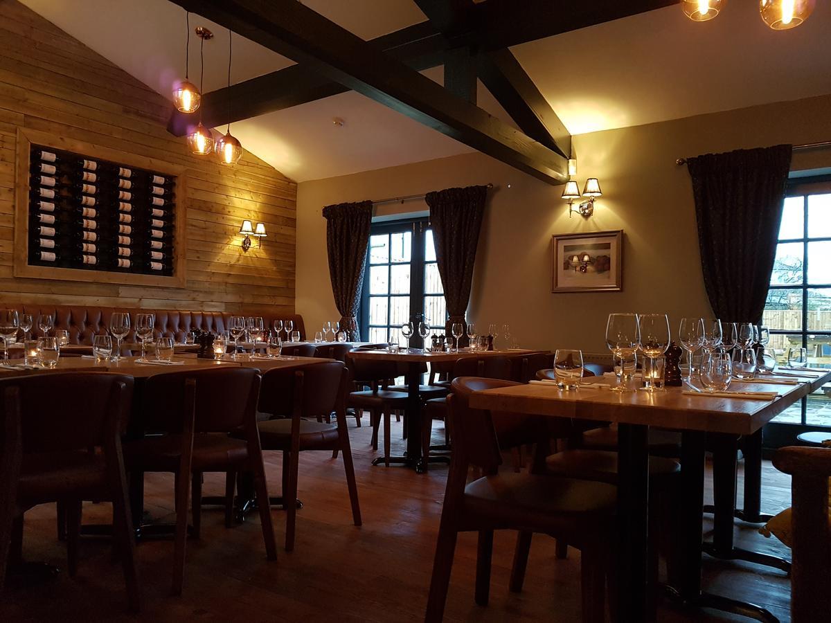 The Angel Inn วอร์มินสเตอร์ ภายนอก รูปภาพ